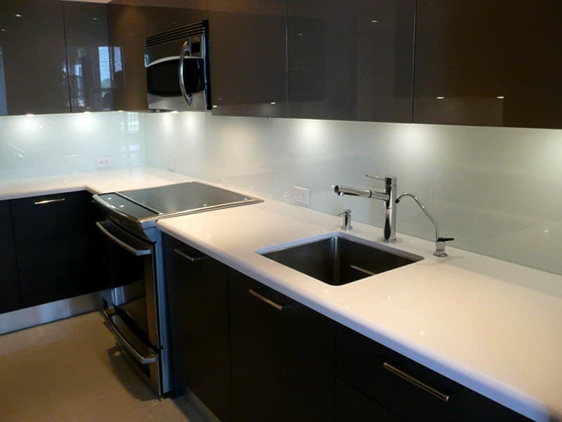 BACKPAINTED GLASS BACKSPLASH (BSPL14)