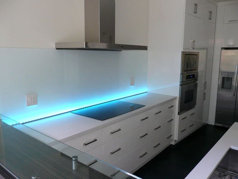 BACKPAINTED GLASS BACKSPLASH (BSPL212)