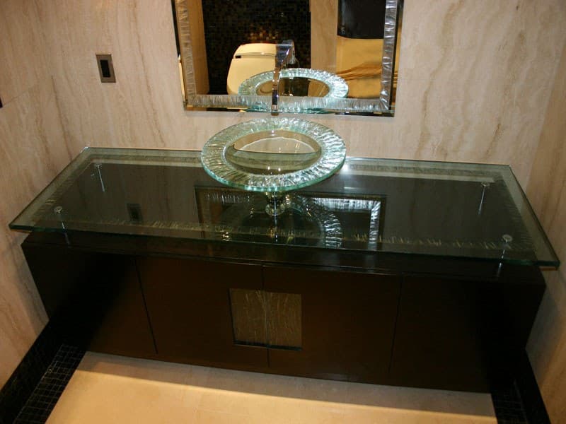 Clear glass 3/4 with carved border (BC29)