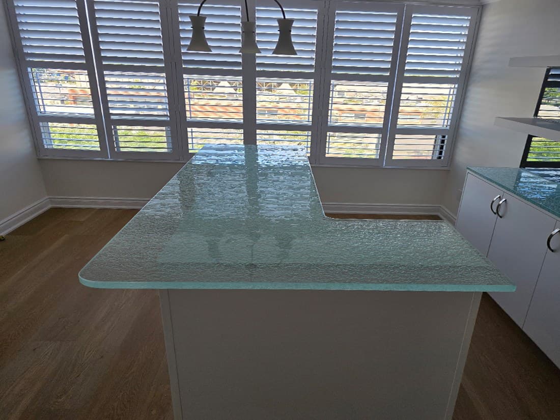 GLASS ISLAND (KI81)