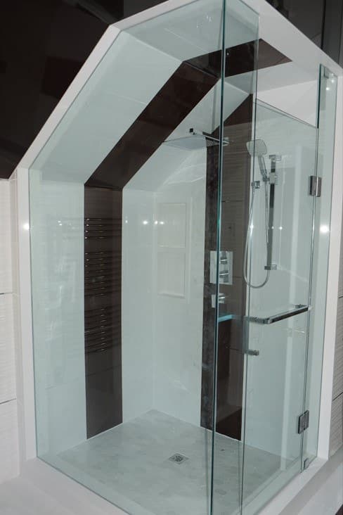 CLEAR GLASS SHOWER ENCLOSURE (SHD423)