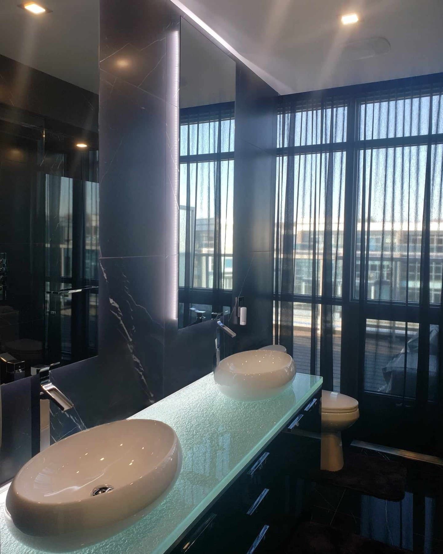 Bathroom Mirrors (M7)