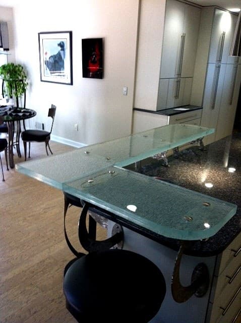 RAISED GLASS COUNTERTOP (RB23)