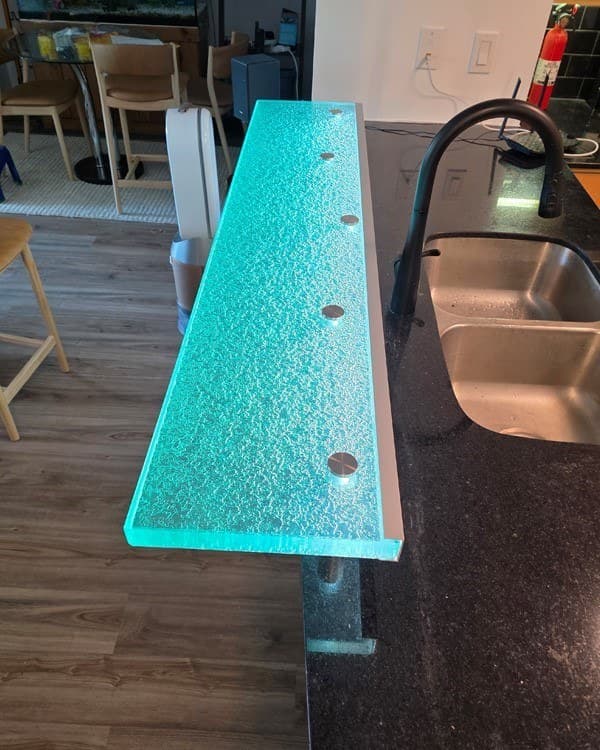 RAISED GLASS COUNTERTOP (RB69)