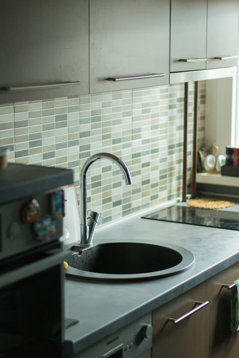 How does a glass backsplash add value to your home?