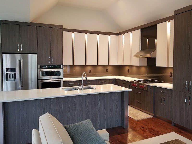 The Pros of Installing a Glass Sink in Your Kitchen or Bathroom