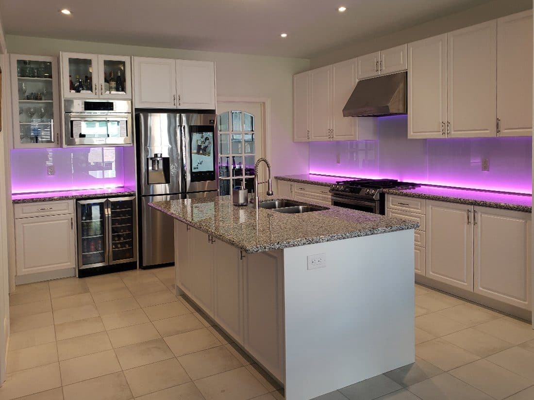 Tempered Glass Counters vs. Traditional Materials: A 2026 Comparison