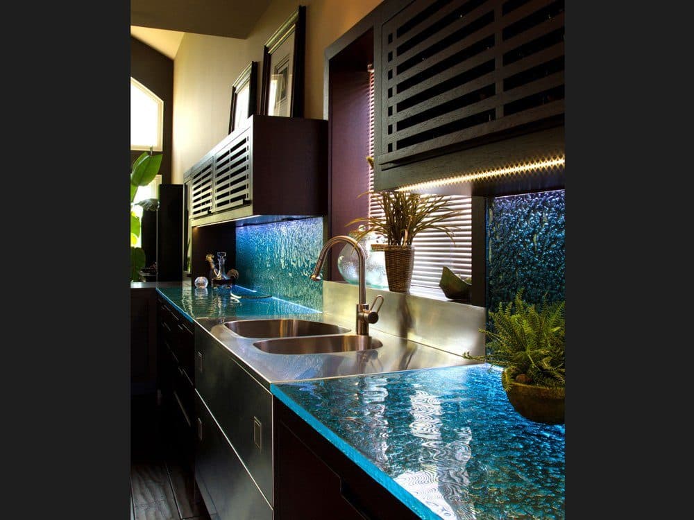 Innovative Glass Counters for Small Space Transformations