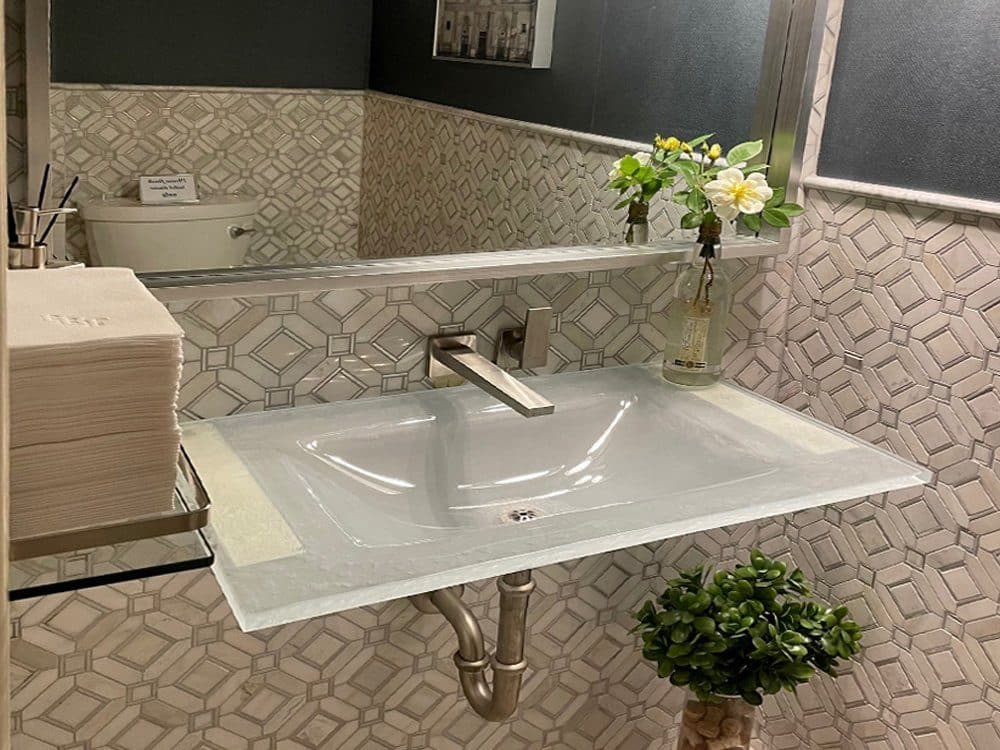 How to Choose the Best Glass Counters for Modern Bathrooms