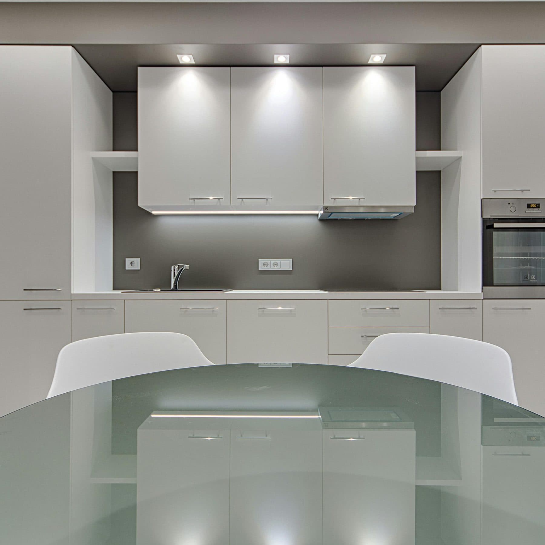 Glass Countertops in Small Kitchens: Do They Really Make Space Look Bigger in 2026?