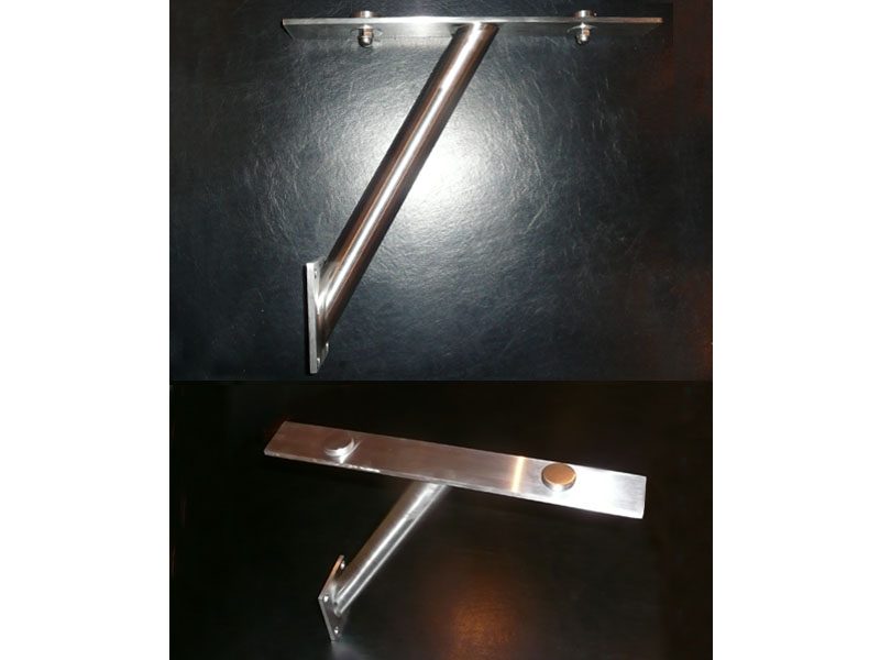 Angled bracket with rectangular plate