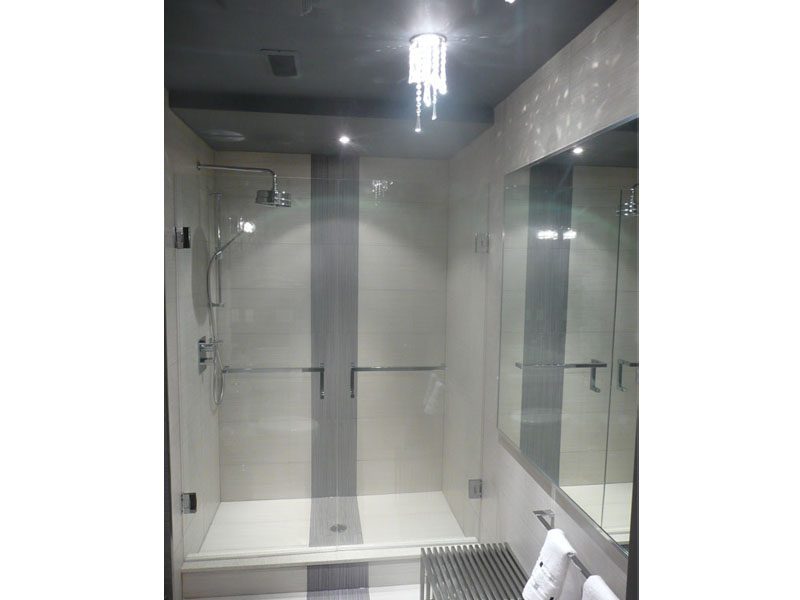 Clear shower enclosure Dima Rozen