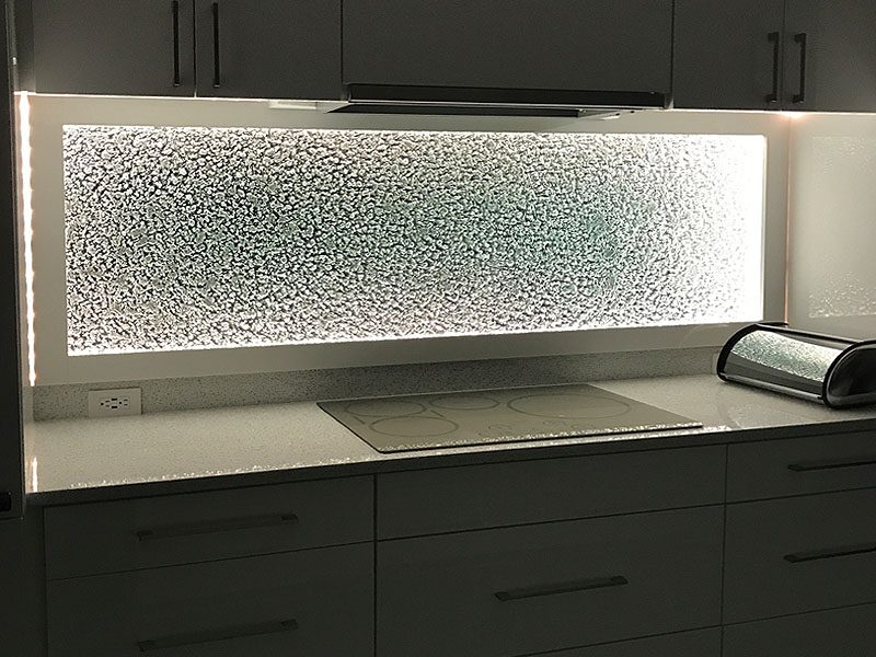 Glass backsplash Jonathan Cohn