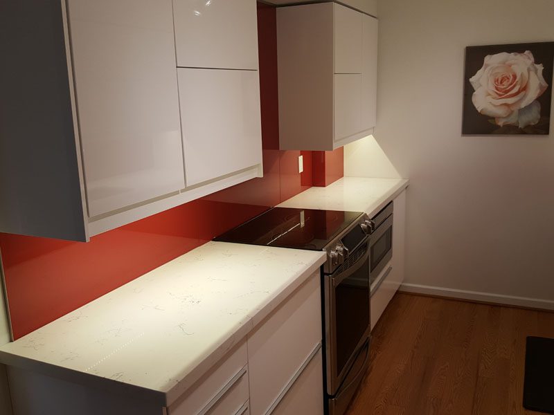Glass backsplash Peter Jackson2
