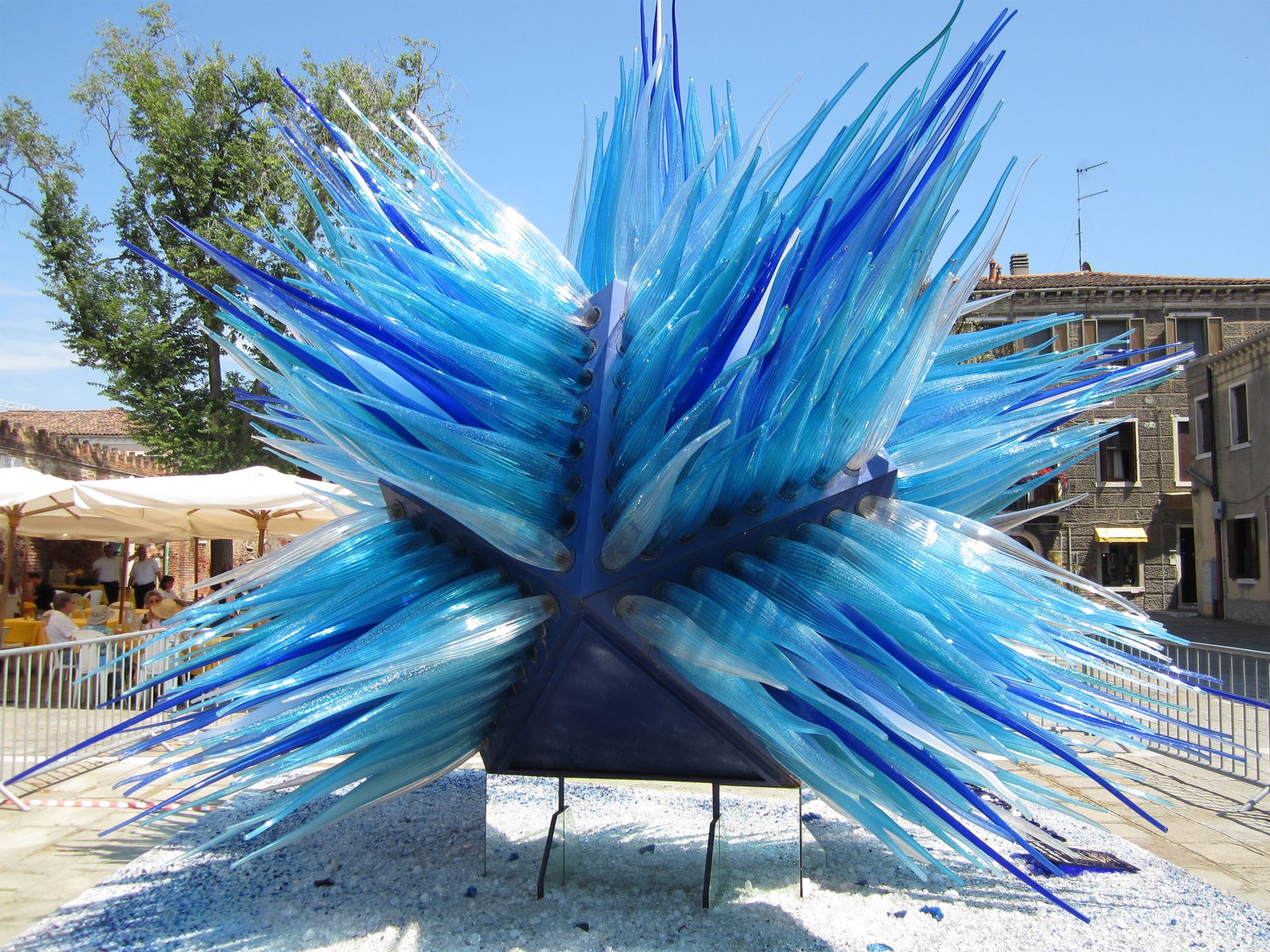 Glass-comet-sculpture-in-Murano